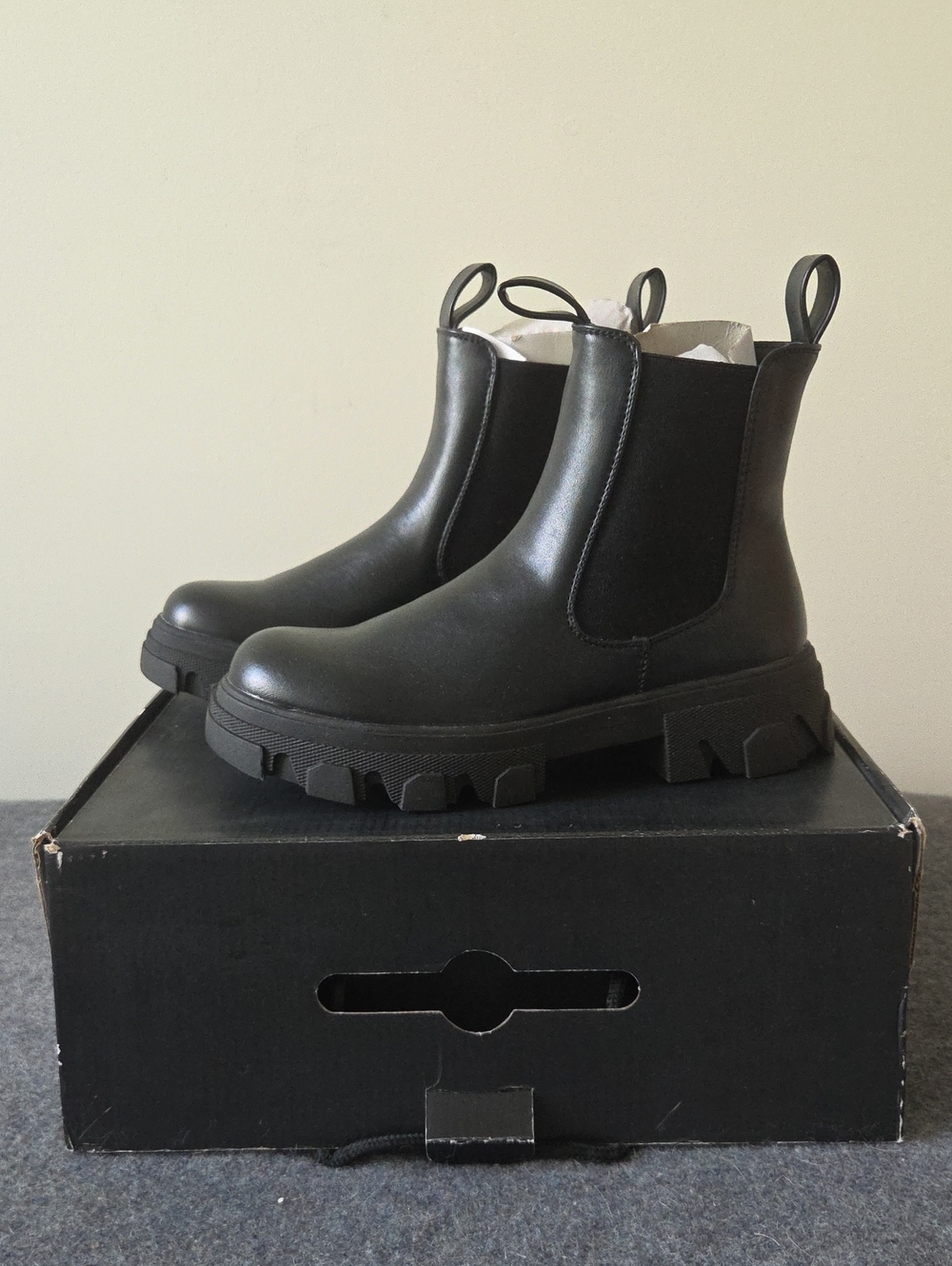 NIB - HARLOW EMILY BLACK CHUNKY BOOTS WOMEN SIZE 6 - BOATHOUSE